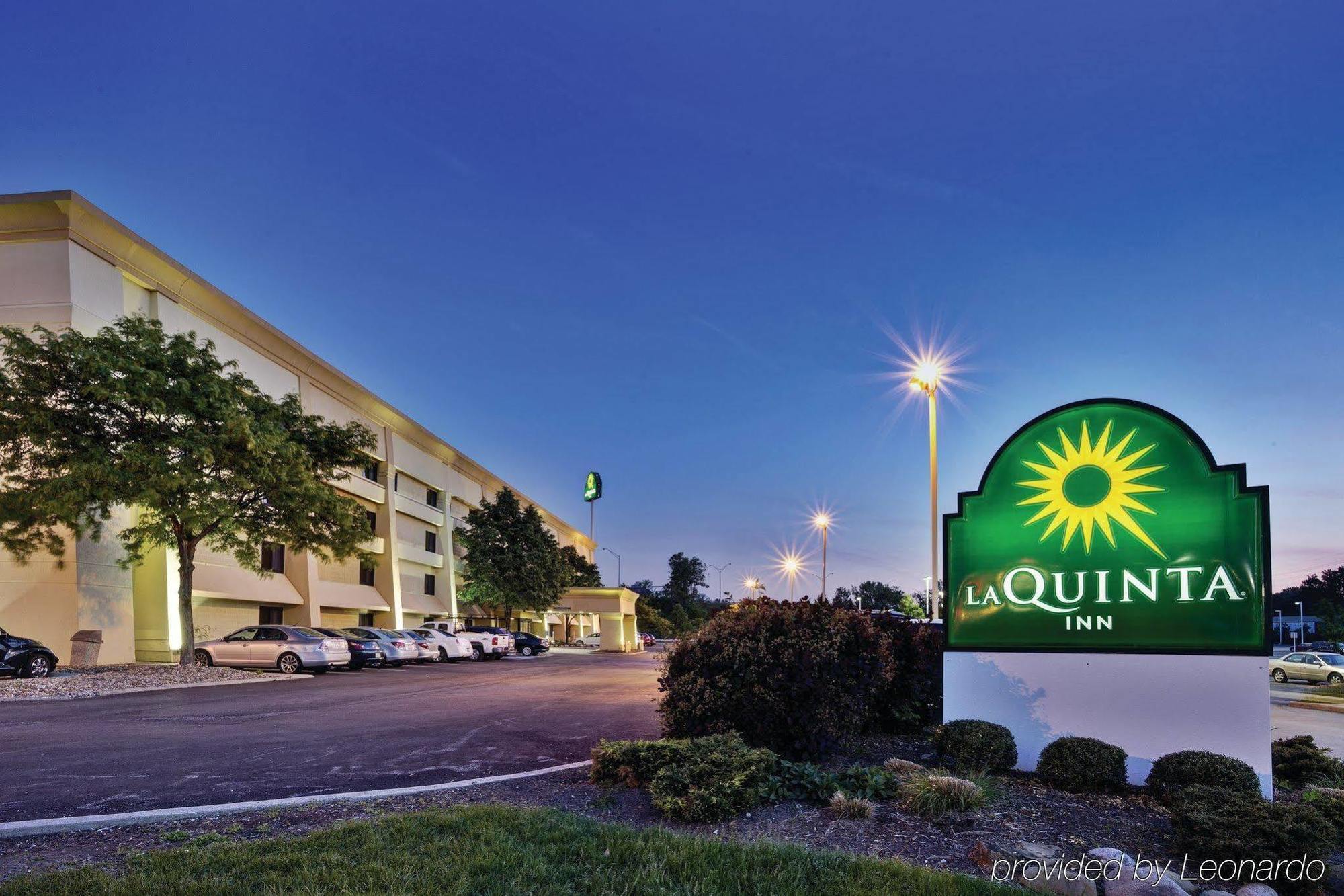 La Quinta By Wyndham Cleveland - Airport North Hotel Buitenkant foto